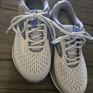Brooks Light Gray Running Shoes with Blue Accents